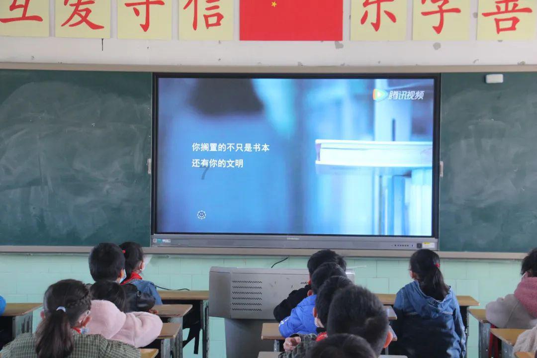 救援俏皮女孩